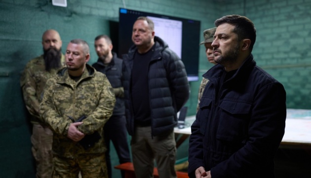Selenskyj besucht „Asow