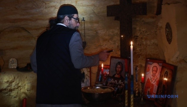 Молитва у катакомбах: репортаж із підземної церкви Одеси