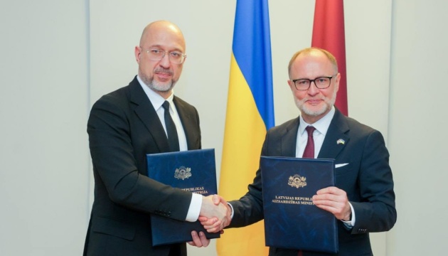 Міністри оборони України і Латвії підписали меморандум про оборонно-промислове співробітництво