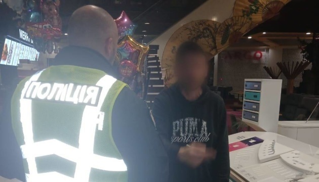 У столичному ТРЦ п'яний відвідувач підірвав страйкбольну гранату
