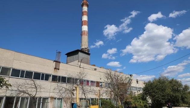 Жителі Маріуполя через брак води зливають її з батарей, у місті зупинилися сім котелень