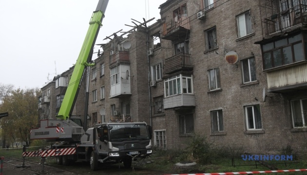 Ворог вдарив по Кам'янському безпілотниками, восьмеро постраждалих