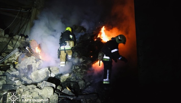 У Чугуєві горіли пошта, СТО та навчальний заклад: наслідки масованої атаки РФ