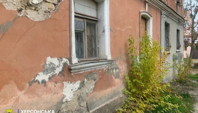 У Херсоні показали наслідки вечірніх та ранкових ударів по середмістю