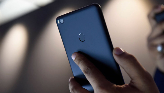 Russia plans to suspend mobile service for 24 hours for people returning from abroad