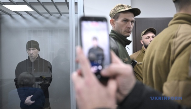 Довічне для військового РФ, електронні погони і каплиця в катакомбах