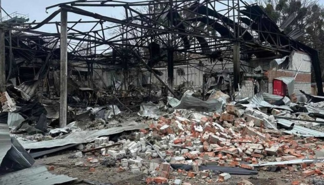 У Чугуєві дронами зруйноване відділення «Нової пошти»