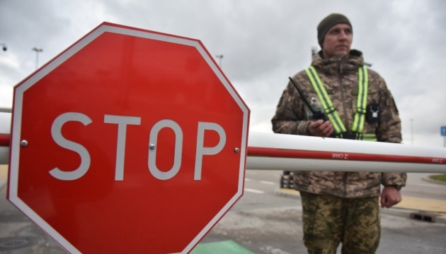 На кордоні призупинили пропуск через збій на митниці