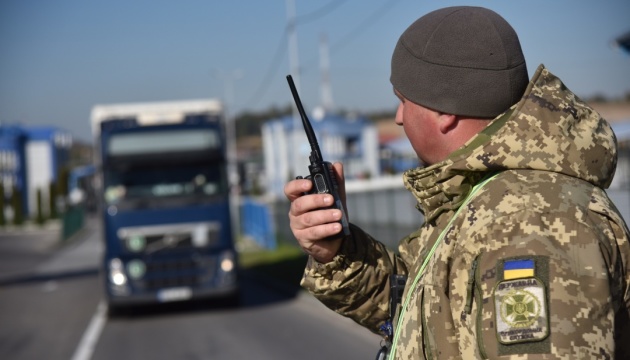 Збоїв у роботі пунктів пропуску на кордоні через обстріли енергетики немає - Демченко