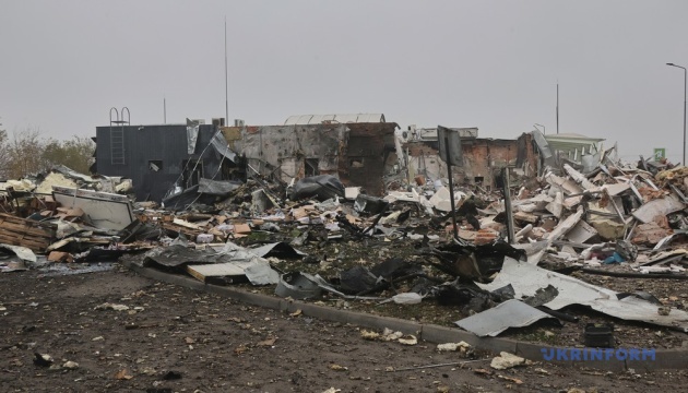 Ворожий КАБ знищів автозаправку у передмісті Харкова / Фото: В'ячеслав Мадієвський, Укрінформ 