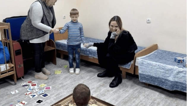 アンジェリーナ・ジョリーさん、ウクライナ南部訪問の印象をＳＮＳに投稿