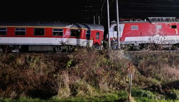 У Словаччині зіткнулися два пасажирських потяги, є поранені
