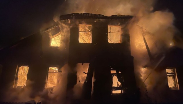 Ворог вночі атакував два райони Дніпропетровщини, виникли пожежі