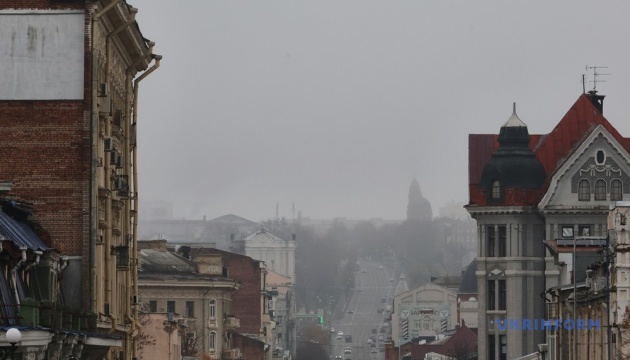 Українців попереджають про погіршення погоди - циклон приніс дощі, тумани й мокрий сніг