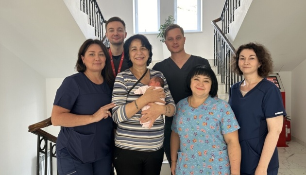 У Львові 52-річна захисниця втретє стала мамою