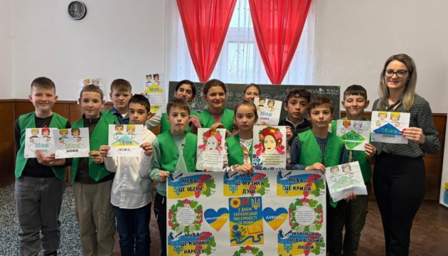 У румунських школах масштабно відзначили День української мови