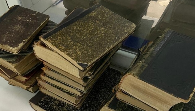 Прикордонники викрили спробу незаконного вивезення з України стародруків