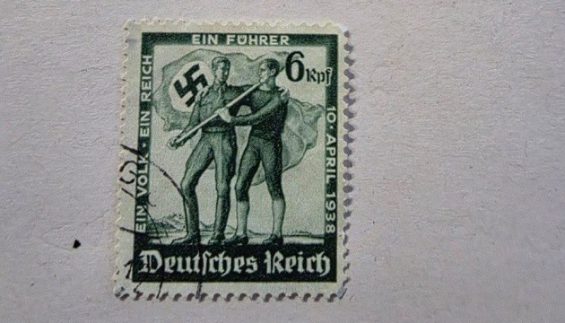 В Україну намагалися завезти 14,5 тисячі марок з нацистською символікою - Держмитслужба