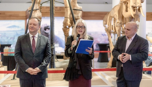 630_360_1762851145-147