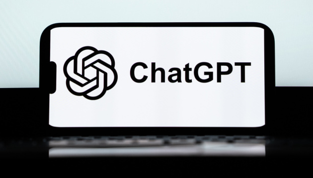 OpenAI запускає групові чати у ChatGPT по всьому світу