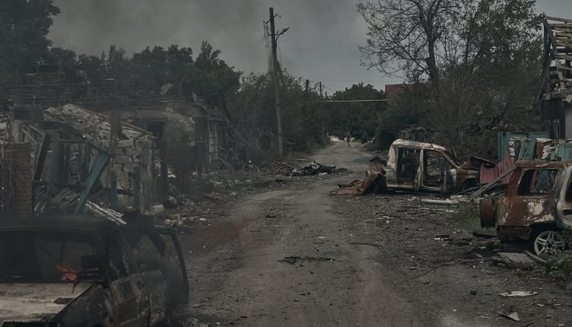 Plus de 300 soldats russes présents à Pokrovsk, les forces ukrainiennes continuent de résister