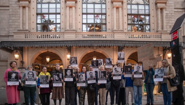 Українці Барселони протестують проти виступів російських артистів у театрі Лісео
