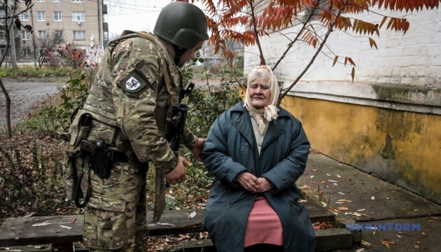 Просяна - Покровське: між атаками КАБів та дронів «Білі янголи» евакуюють людей