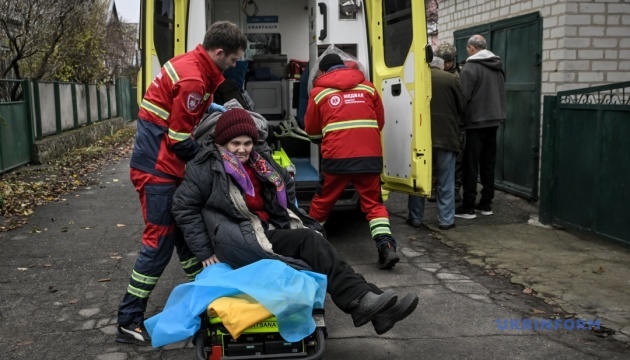 Евакуація людей з напрямку Просяна - Покровське / Фото: Дмитро Смольєнко, Укрінформ