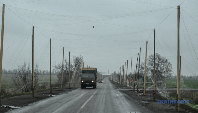 На Дніпропетровщині облаштували 42 кілометри доріг з антидроновим захистом