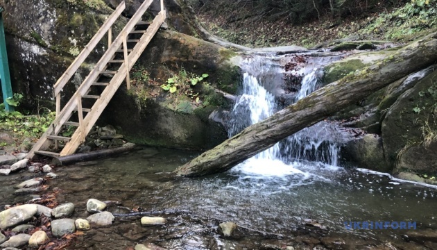 На Буковині облаштовують мальовничий маршрут - Смугарськими водоспадами