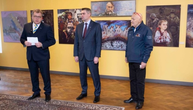 У парламенті Естонії представили виставку «Маріуполь нескорений»