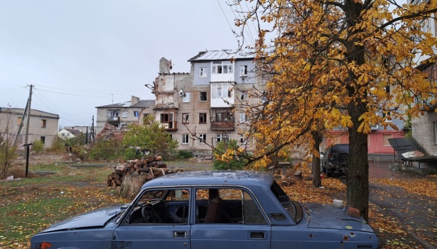 Росіяни обстрілюють всі під’їзні шляхи до Лиману, у місті залишаються 3,5 тисячі людей