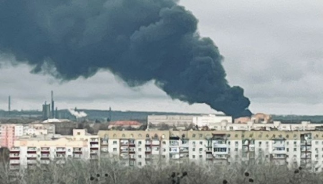 Un drone russe frappe une entreprise industrielle à Soumy