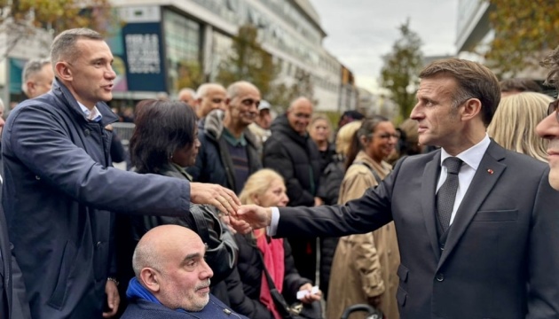 Андрій Шевченко вшанував пам’ять жертв терактів у Парижі та висловив підтримку народу Франції