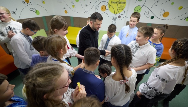 Зеленський у Запоріжжі поспілкувався з учнями у школі-укритті