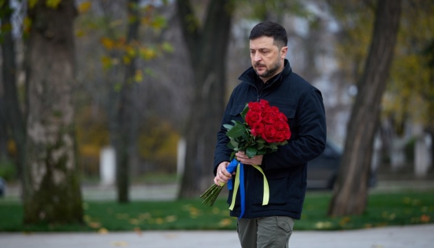 Зеленський у Запоріжжі вшанував пам’ять полеглих захисників