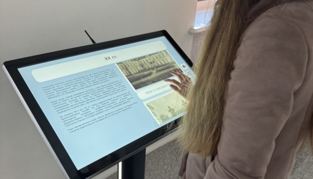 У Вишнівецькому палаці на Тернопільщині відкрили сенсорний кіоск з інформацією про пам'ятку