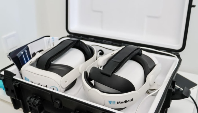 Віртуальне сходження на Еверест завдяки спеціальним окулярам. Як виявилося, смартфон шкодить хребту людини