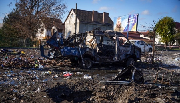Drohnenangriff auf Markt in Tschornomorsk tötet zwei und verletzt zehn Menschen