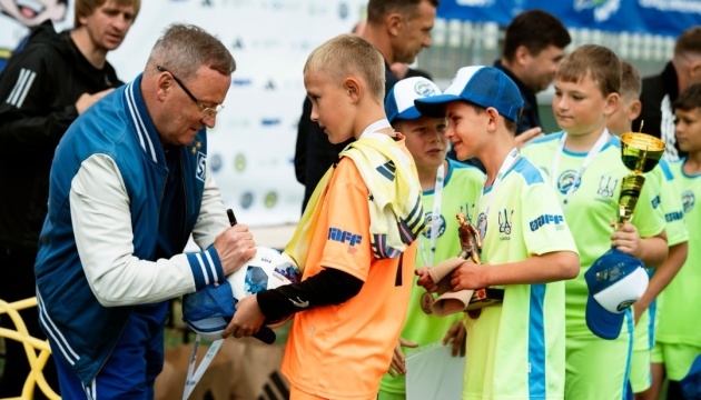 «Шкільний м’яч»: понад 8 000 м’ячів - вже у школах України