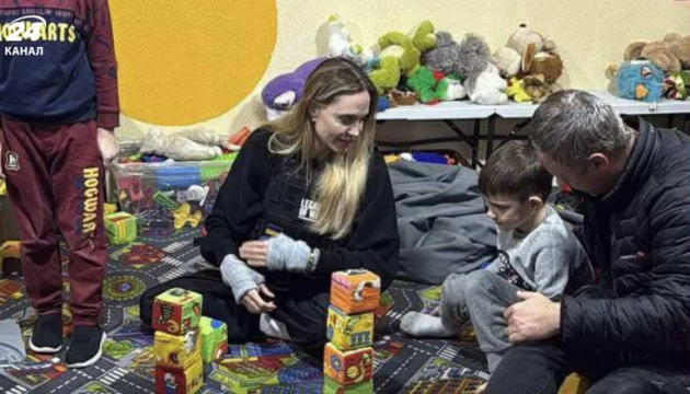 Роспроп підробив обкладинку Charlie Hebdo про візит Анджеліни Джолі до України