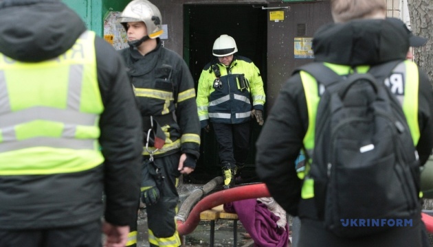 Рятувальники продовжують пошукові роботи на місці завалу в Деснянському районі Києва