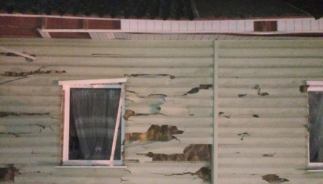 Російські дрони атакували Новгород-Сіверський, пошкоджені приватні будинки та магазин