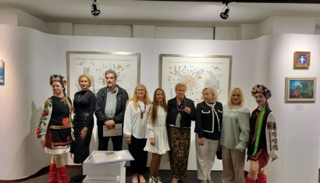 В Афінах громада організувала виставку «Україна та Греція в кольорах свободи»