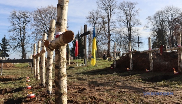 Szczątki żołnierzy polskich poległych w 1939 roku ponownie pochowane na Lwowie