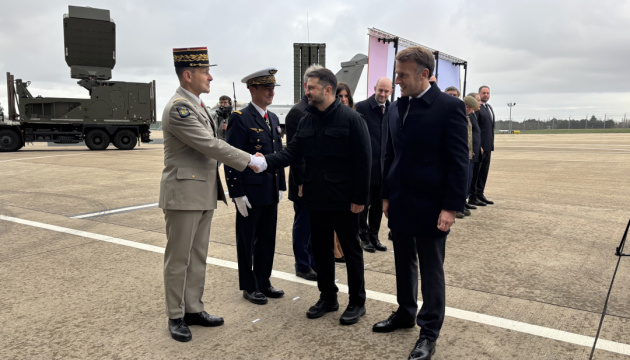 Selenskyj besucht Frankreich