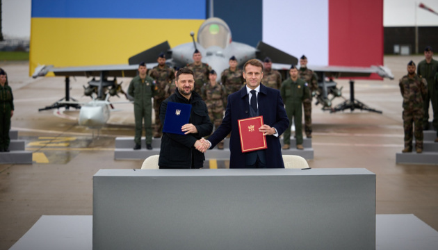 Macron, Zelensky sign agreement to strengthen Ukraine's defense sector
