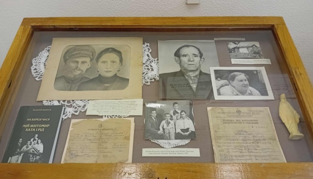 У Національному музеї літератури України відкрилася виставка «Сад духовний Валерія Шевчука»