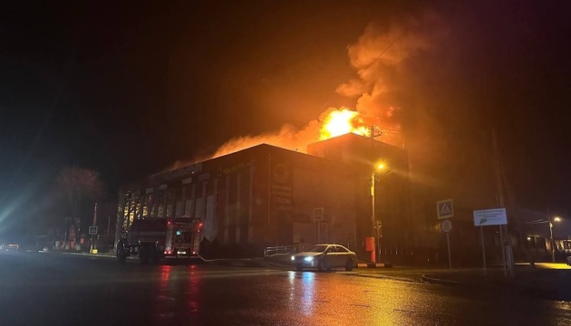 У Бєлгородській області РФ заявили про атаку дронів, палає торговельний центр