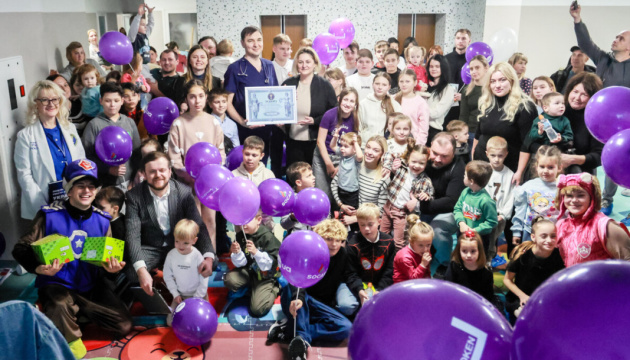 Діти у Львові встановили національний рекорд - зібрали найбільший в Україні пазл